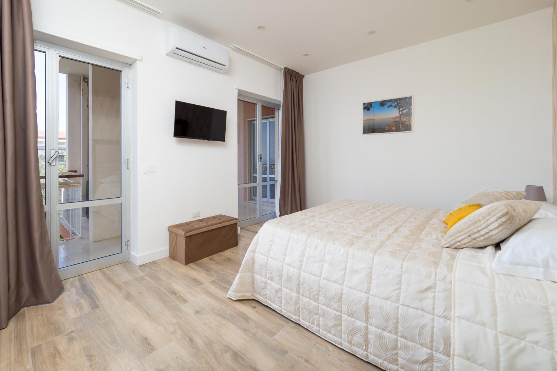 Nonno Angelo - 4 Bedrooms With Free Parking & Seaview Balcony Сорренто Екстер'єр фото