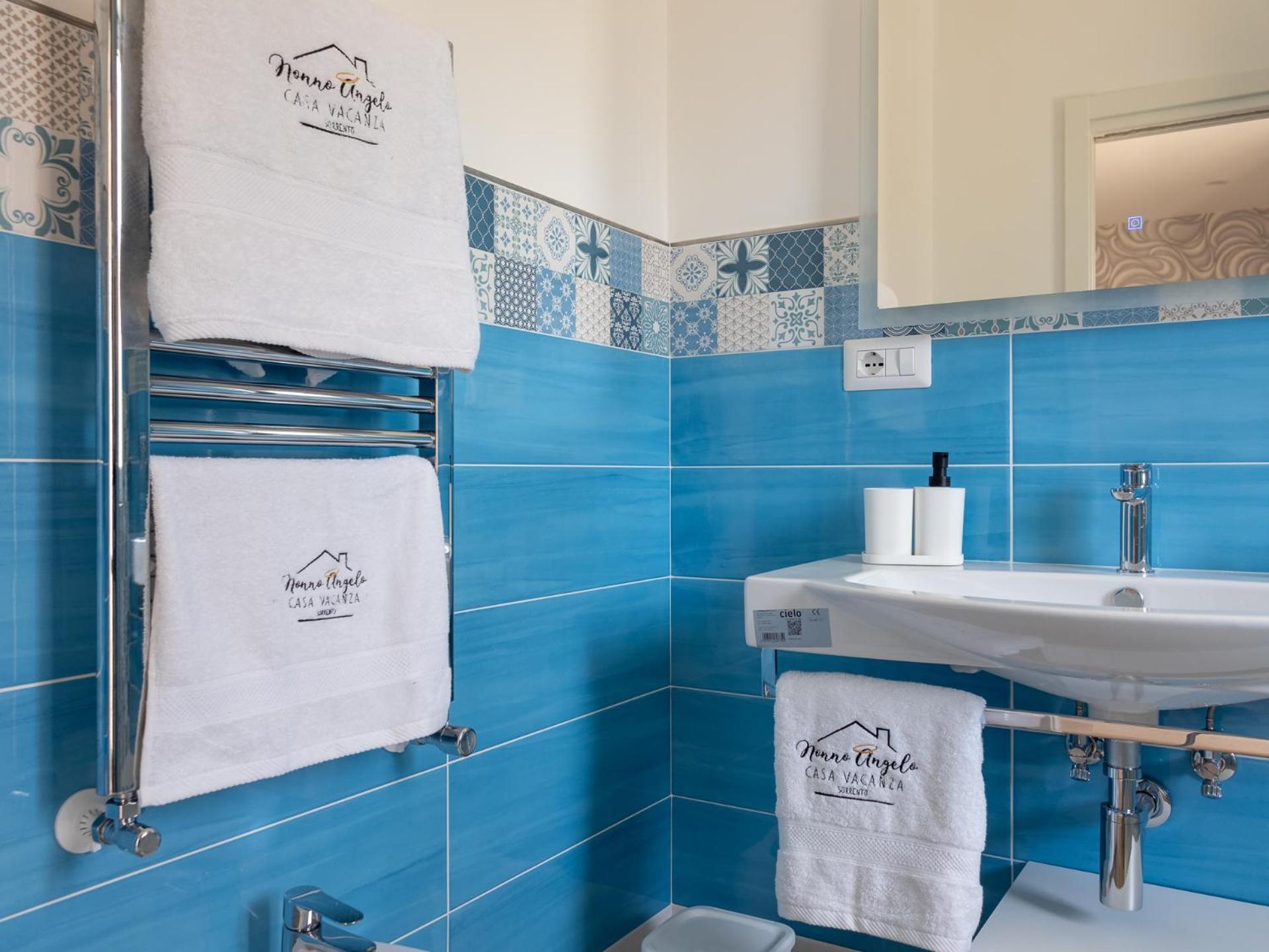 Nonno Angelo - 4 Bedrooms With Free Parking & Seaview Balcony Сорренто Екстер'єр фото