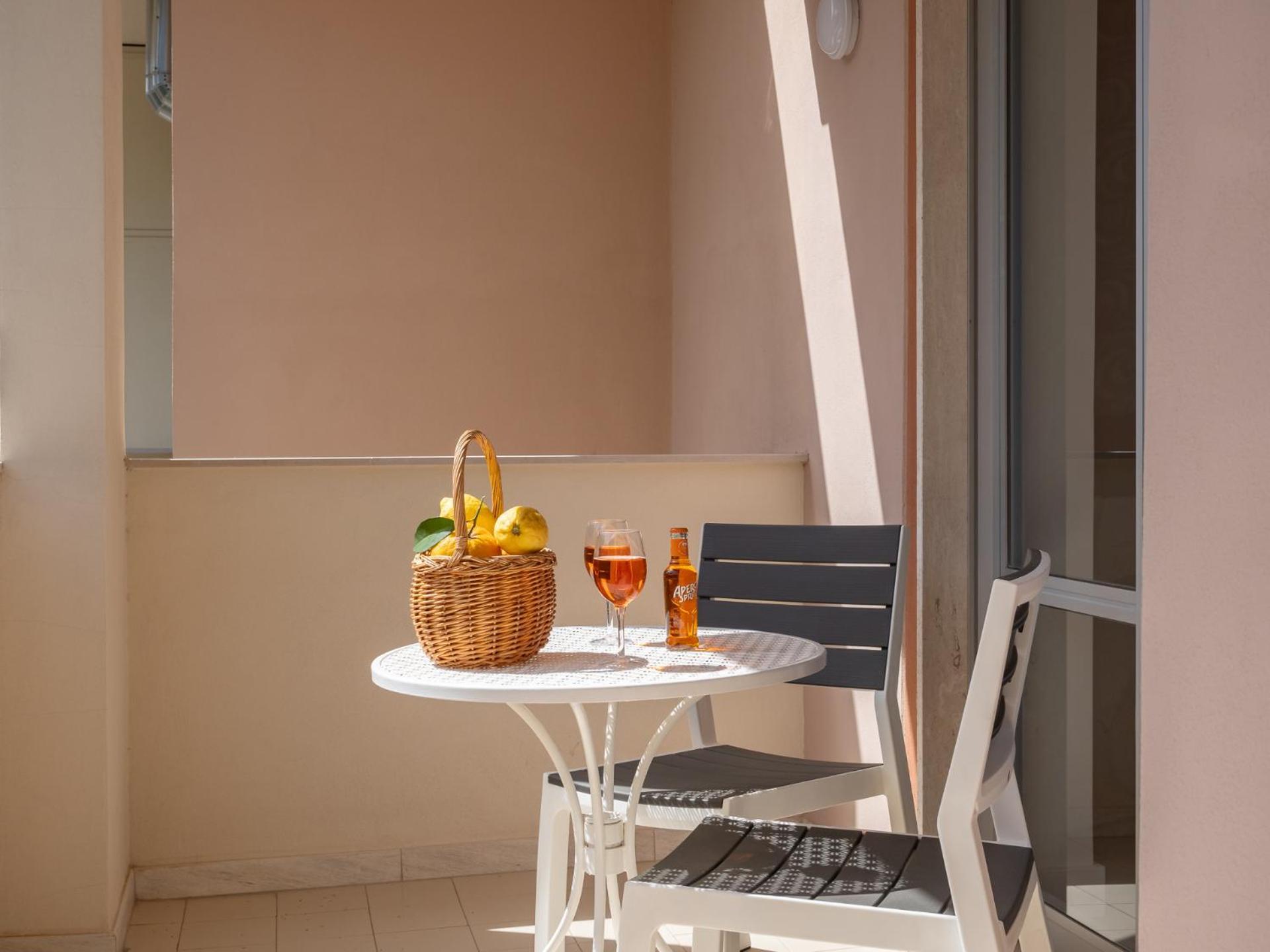 Nonno Angelo - 4 Bedrooms With Free Parking & Seaview Balcony Сорренто Екстер'єр фото
